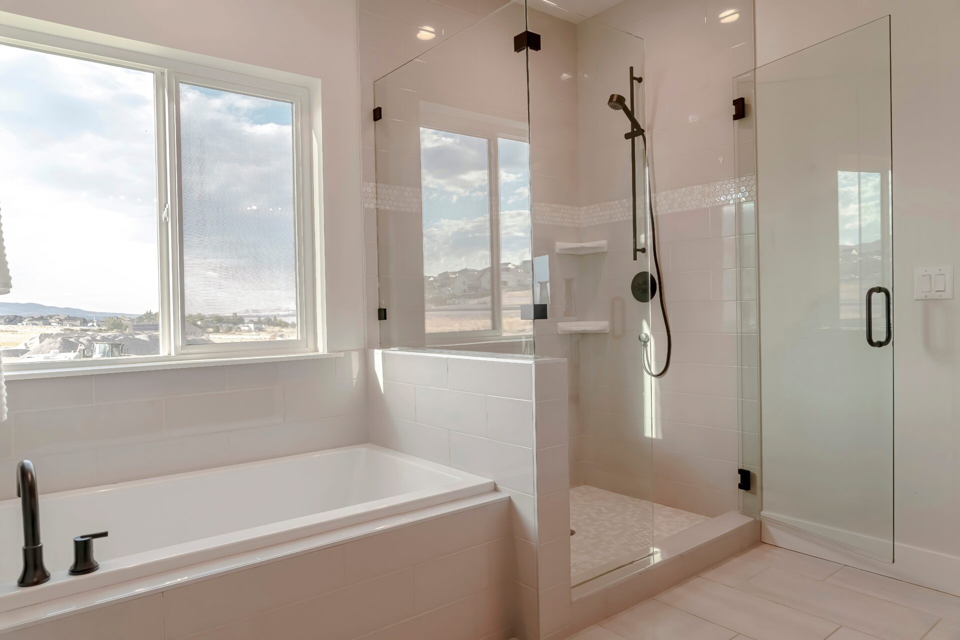 Frameless Showers: The Modern Choice