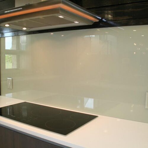 Back Painted Glass Backsplash with Outlet Covers in Kitchen | Colored Glass Gallery | Residential Products | Anchor-Ventana Glass