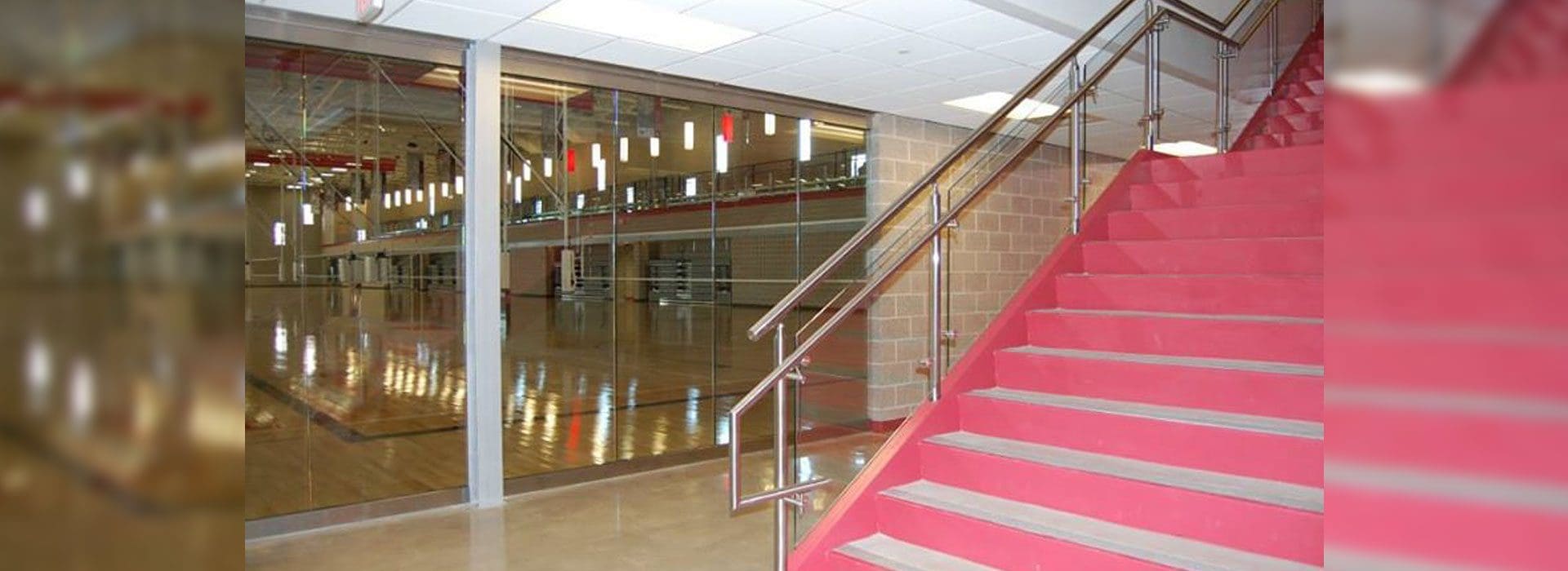 3/4" Impact Resistant Glass Wall at Court Level & Glass Handrail | Resistant Glass Gallery | Commercial Products | Anchor-Ventana Glass