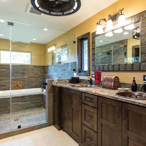 Let the craftsmanship of this shower/tub combo take center stage with a frameless glass enclosure | Shower Gallery | Anchor-Ventana Glass